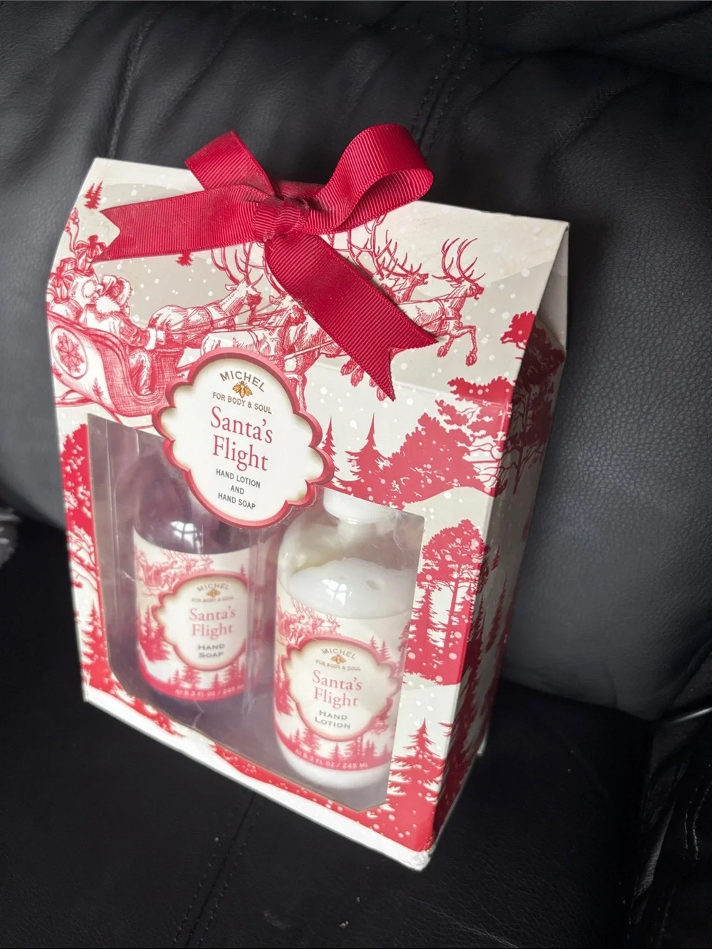 Michel Design Works Santa's Flight Hand & Body Set - Red